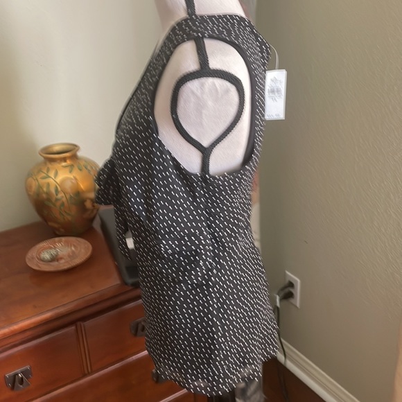 Adorable sleeveless lined polka dot blouse - Picture 2 of 8